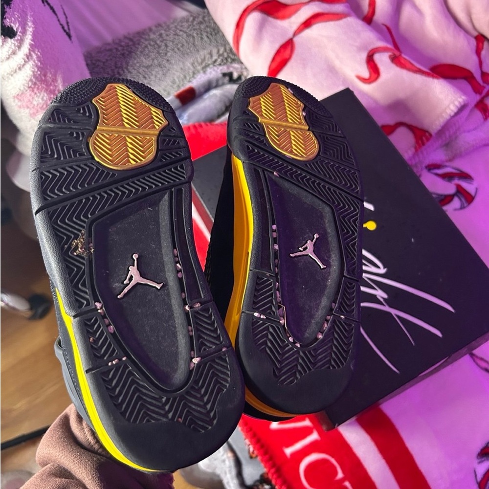 Jordan 4 Thunders - Picture 2 of 10
